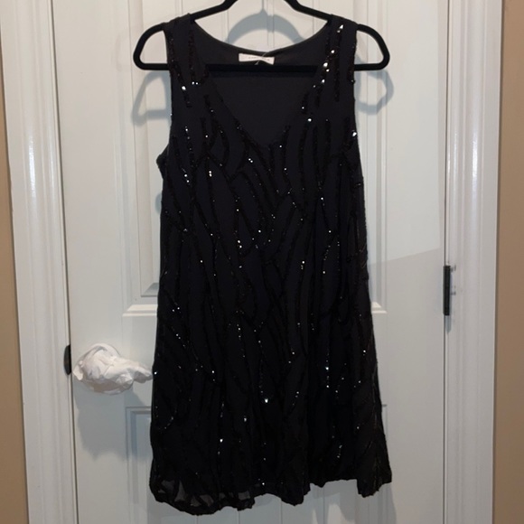Caramela  Medium Black V-Neck Sleeveless Cocktail Mini with Pattered Sequins - Picture 10 of 16